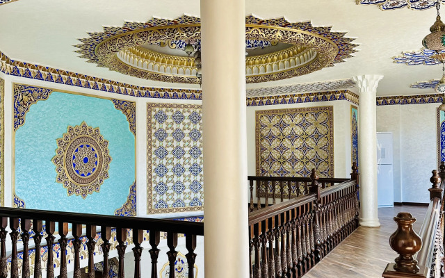 Ayvan Plaza Hotel
