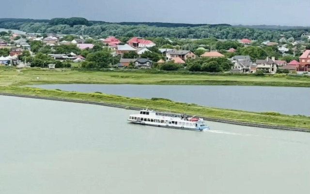 Апартаменты с видом на реку Кубань