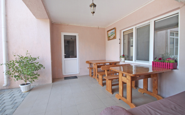 Solntse I More Guest house