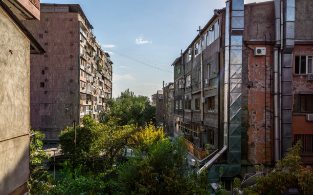 Апартаменты  с 2 спальнями KeyGo 0184 около Ереванского Оперного Театра