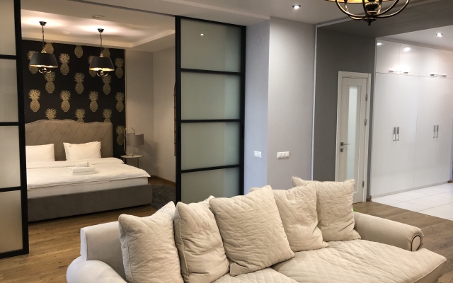 Апартаменты 4-комнатные HomeApart Сторожовская, 6