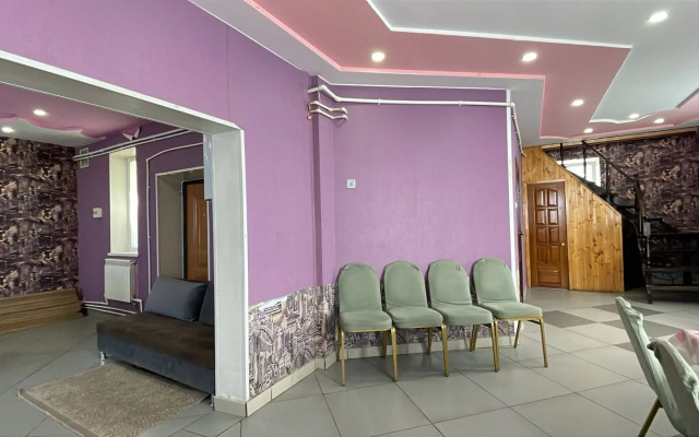 S Bilyyardom i Mangalom Private House