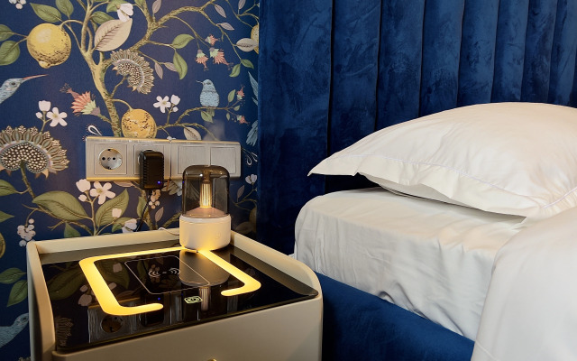 Апартаменты с видом на Невский