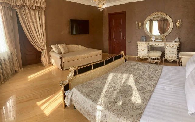 Verhnie Pechory Guest House