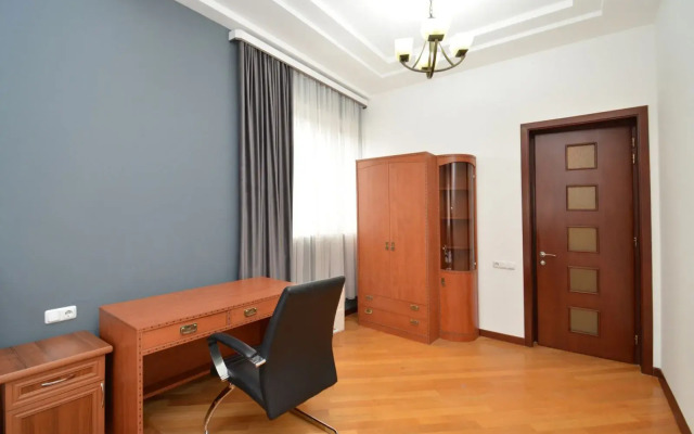 3-Komn. V Novostroyke, Ulitsa Arama, Di6413 Flat
