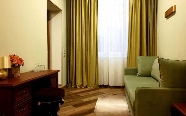 Hotel Clover on Vokzalnaya