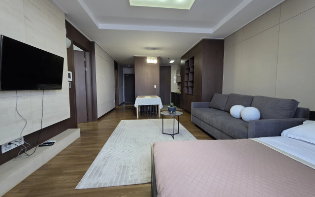 2j Etazh S Shikarnym Vidom Na Mechet, Ryadom S Posol'stvom SSHA Apartment