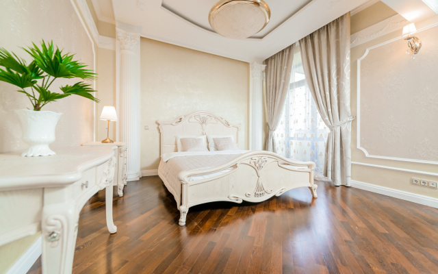 Versal'. Dvuhetazhnaya 6K na Kutuzovskom Flat