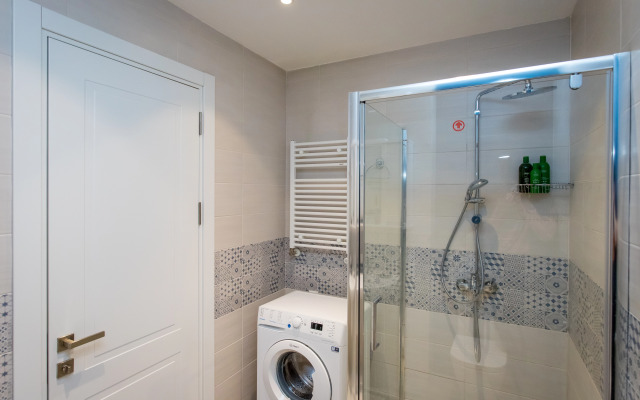 Apartments with a View of the Ferris Wheel and the City