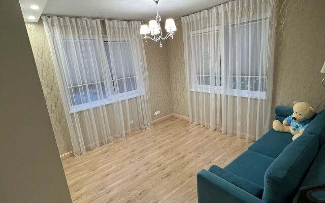 Villa V Zakrytom Poselke S Plyazhem