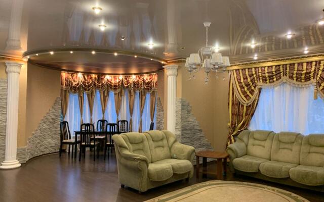 Tryokhkomnatnye Dlya 10 Chelovek Apartments