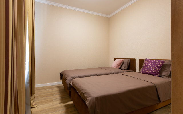 LuxHoll Flat