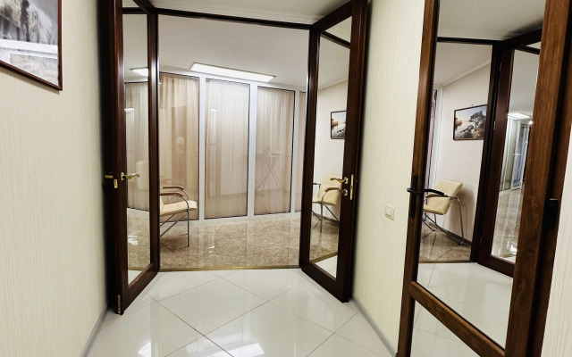 S vidom na gory v ozdorovitelnom centre Reka ZHizni Apartments