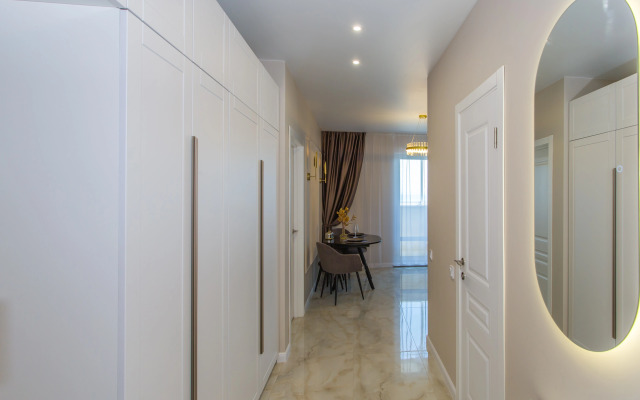 Shikarnaya Ryadom S Morem Flat