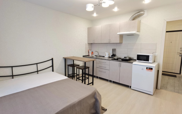 Квартира Студия на Хрустальной с Двухспальной Кроватью