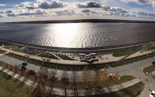 Апартаменты Двухкомнатные с Красивым Видом на Реку Обь