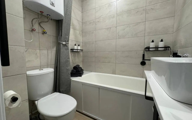 Квартира Стильная Cтудия с Видом на Золотой Мост