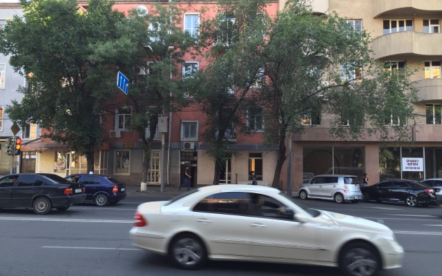 Spacious 2 Bedroom In City Center Apartments