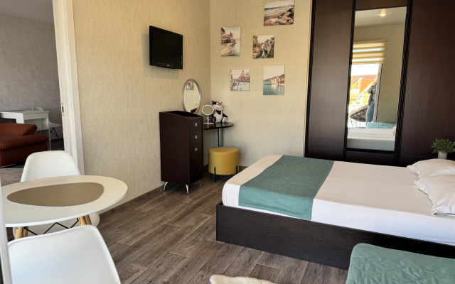 Частный дом двухэтажный на берегу Азовского моря