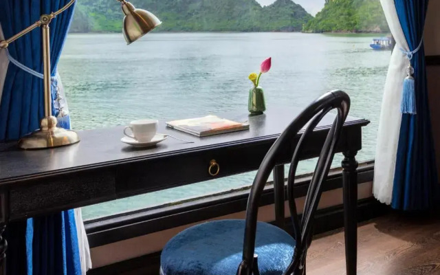 Verdure Lotus Luxury Cruise Hotel