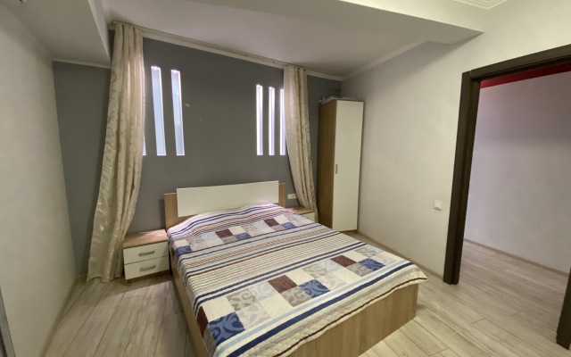 V Tsentre Yalty Apartments