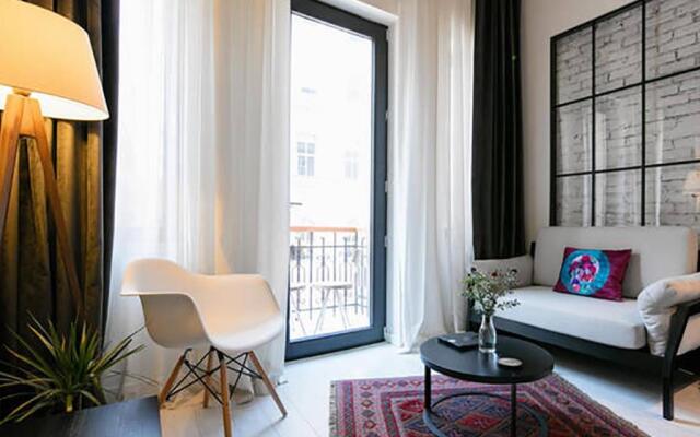 Magnova Studios Hotel