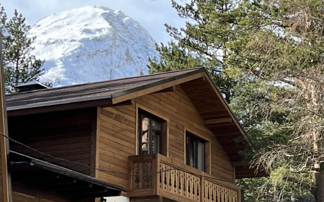 Alpine House Terskol Guest house