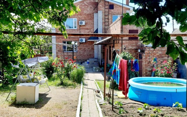 Kottedzh U Morya Guest House