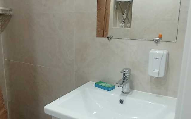 Dvukhkomnatnye apartamenty vozle Kremlya, nedaleko Ds Kristal Flat