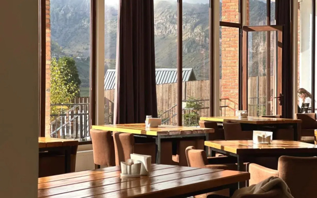 Mountain House Kazbegi Hotel