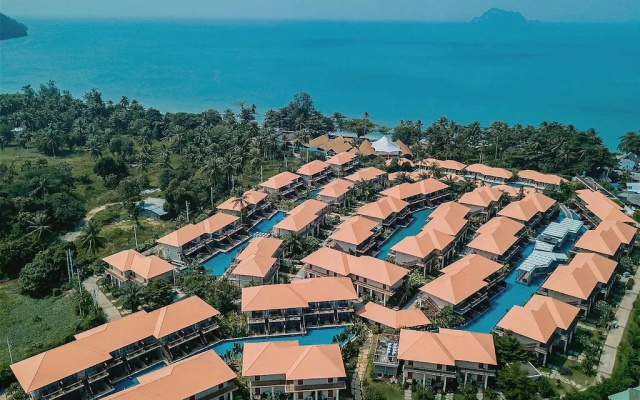 Blue Bay Beach Resort - Access to Pool and Beach-Phuket & Krabi