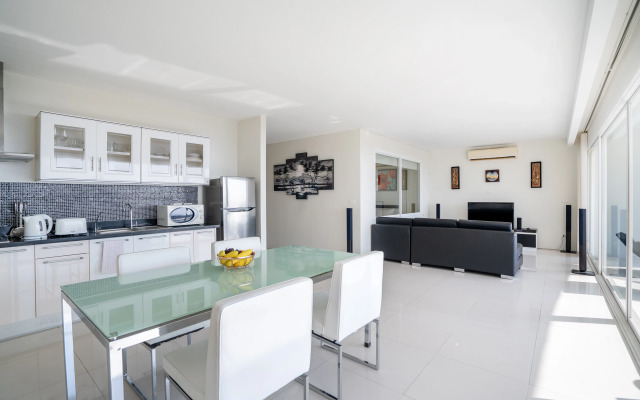 Ocean view condo in Sunset Plaza Apartments