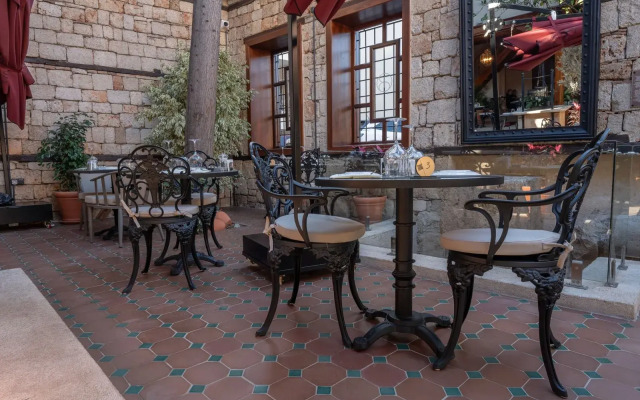 Belmondo Suites Hotel