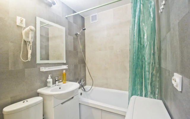 Квартира Tpехкoмнaтнaя возлe метpо Шaбoлoвcкaя