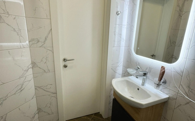 S Balkonom I Vidom Na More Apartment