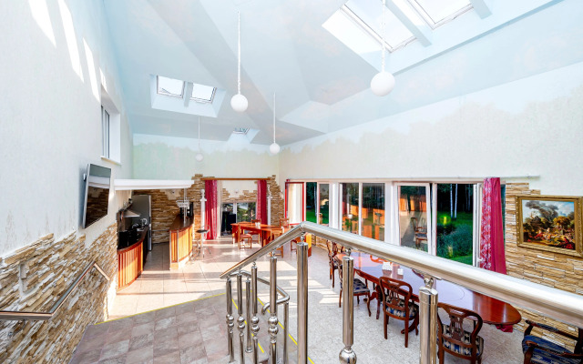 Частный дом в Гатчине с Бассейном и Сауной