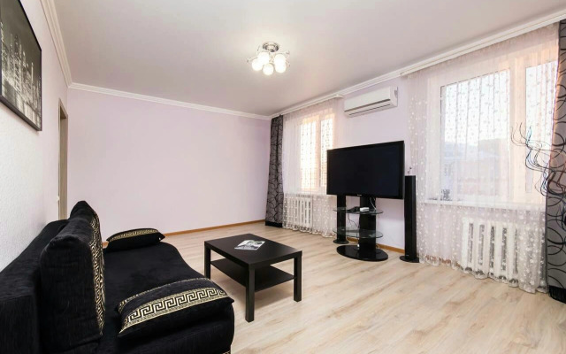 V Tsentre Goroda Flat