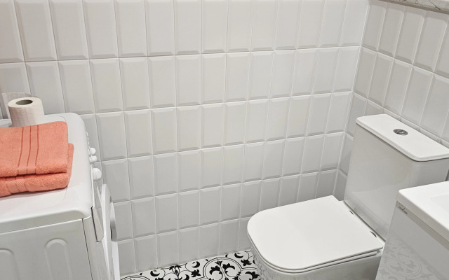 Sovremennaya studiya s vidom na les Flat