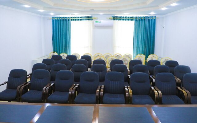 Отель Maqom Plaza