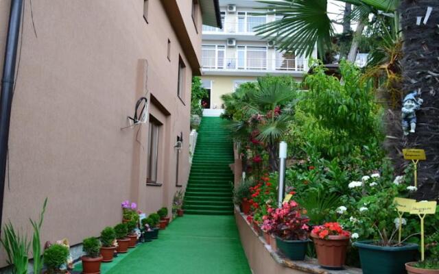 Anzhelika-Albatros Hotel