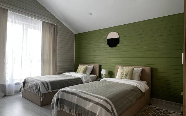 Point 400 Kedrovyj Guest House