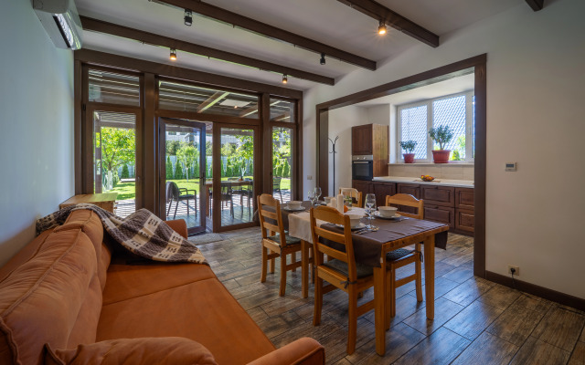 Esto-Sadok Private house