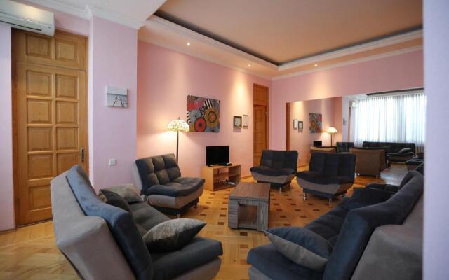Davids Apartments