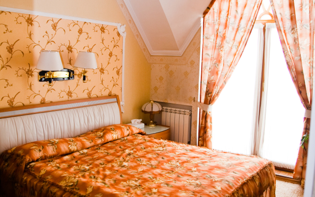 Renessans Hotel