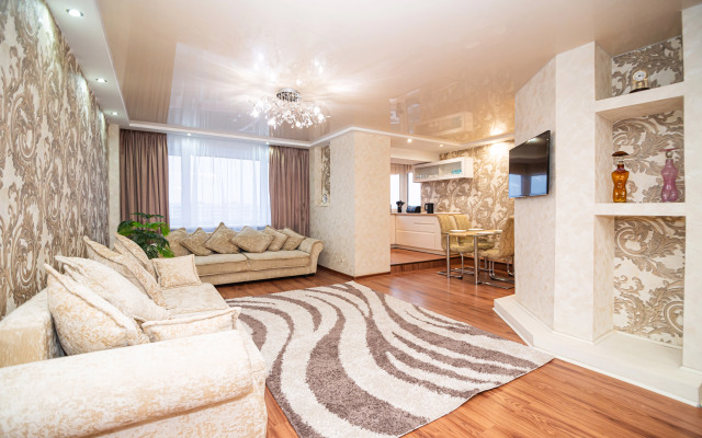 Trekhkomnatnaya v Tsentre ryadom s Galleria Minsk Flat