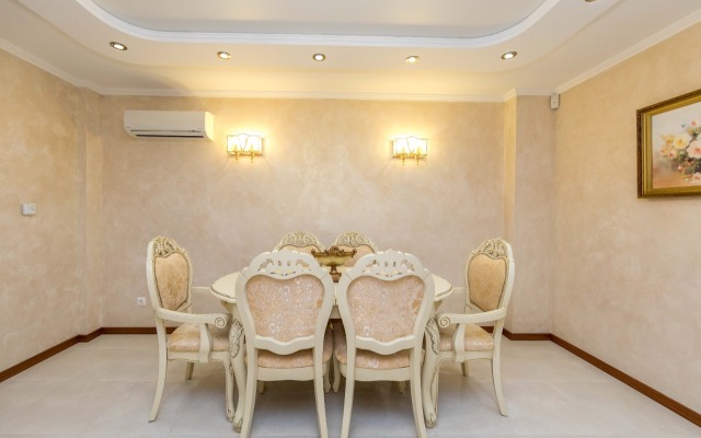 V Samom Tsentre Sochi Villa