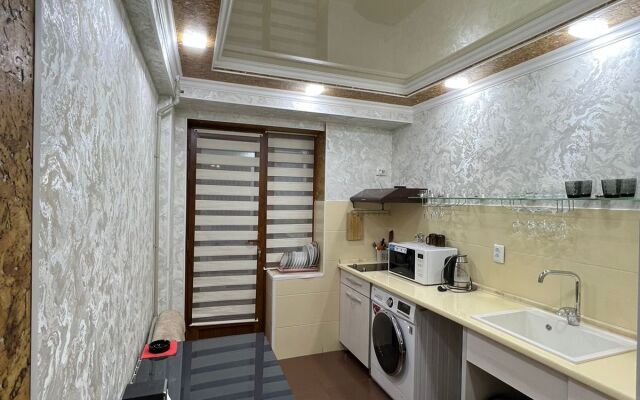 Na Prospekte Tauke Khana 33/3 Apart Hotel