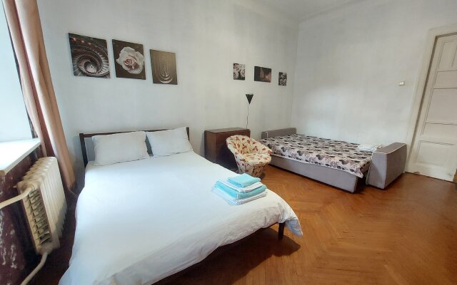 U Parka Pobedy Guest House