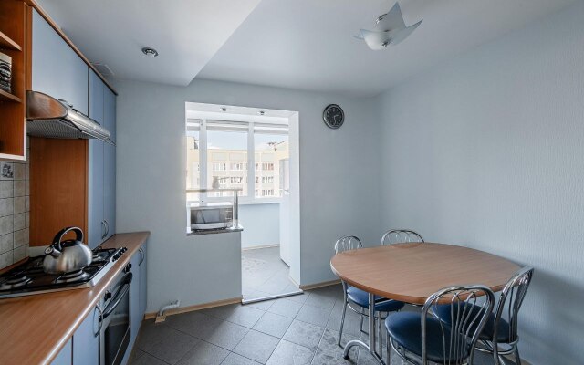 Ryadom s tsentrom i vokzalom na 9 gostei Flat