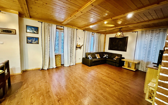Na Alanskoy, 25 "indeyskaya" Flat